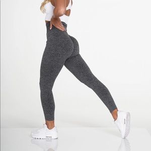 NWT NVGTN Black Speckled Scrunch Leggings